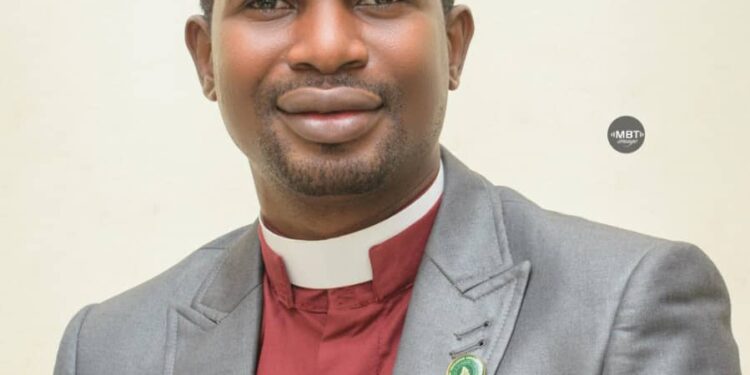 Soun Appoints Rev. Owoade as First Palace Chaplain     The Soun