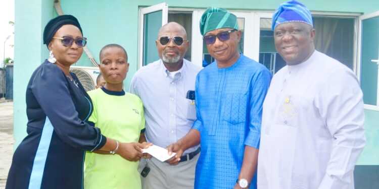 Ultimate Circle of Nigeria Hails Caregivers in Handicapped Homes, Donates ₦500,000 and Relief Items to Beth Torrey Home